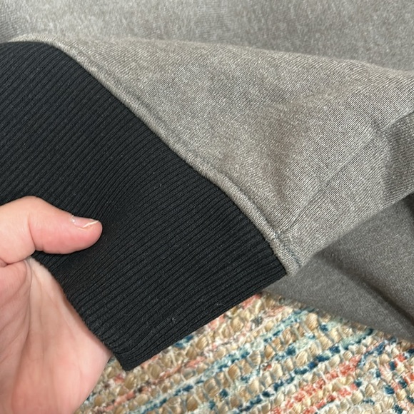 The North Face Crewneck Sweatshirt - Picture 6 of 7